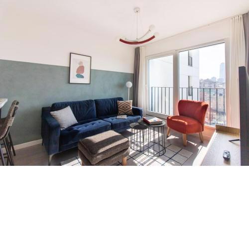 Modern 1BR Residence in Central w Free Parking #188