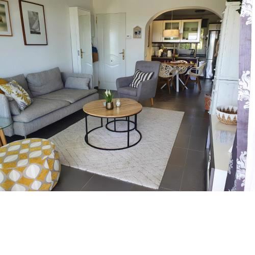 Modern 2 Bed garden apt with seaview in beautiful Miraflores Jardin C