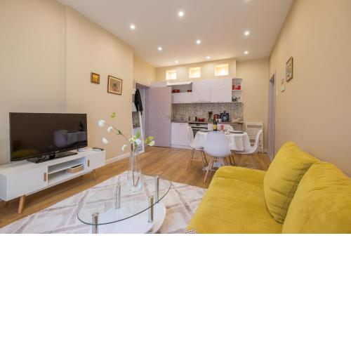 Modern 2 Bedroom Apartment next to Vitosha Str.