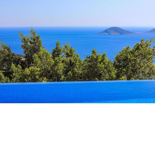 Modern 2 bedroom apartment with private pool & amazing sea views