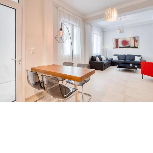 Modern 2-bedroom apt, 200m from the Acropolis