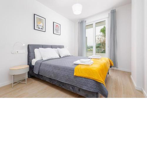 Modern 2 bedroom Apt rooftop pool + gym RDR328