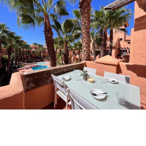 Modern 2 Bedroom Beachside Apartment NR72