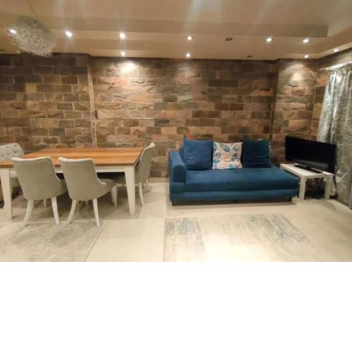 Modern 2 bedroom cozy apartment