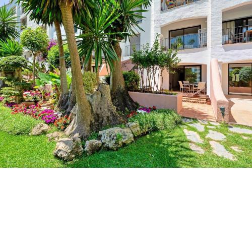 Modern 3 bed Apartment in Puerto Banus, Marbella