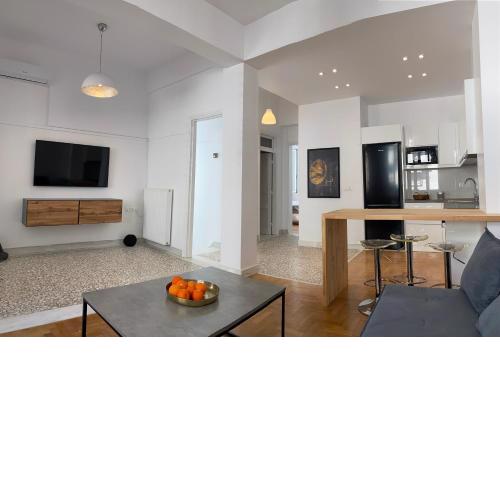Modern 3BR Maisonette with garden 10 min from Acropolis