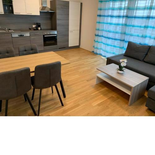 Modern airconditioned city apartment close to VIC