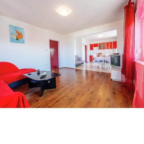 Modern Apartment in Banj near Sea