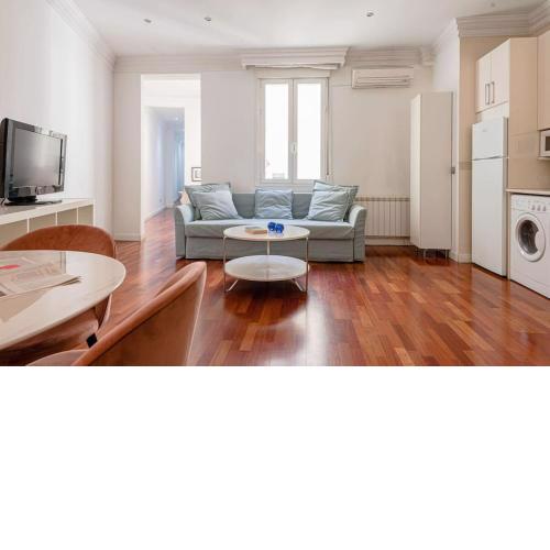 Modern apartment in Chueca INF3Iz4