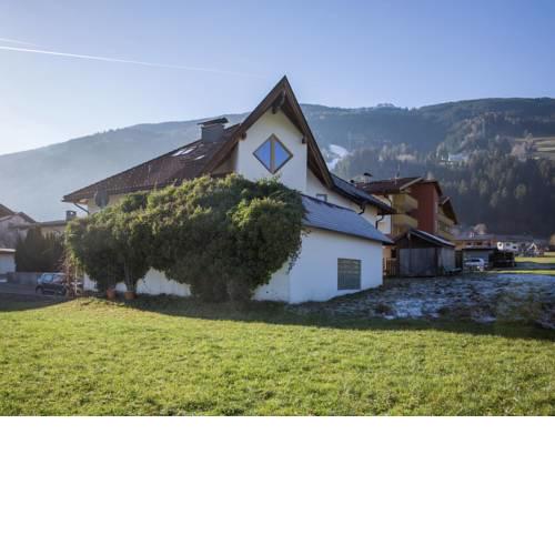 Modern Apartment in Kaltenbach with view of Zillertal Alps