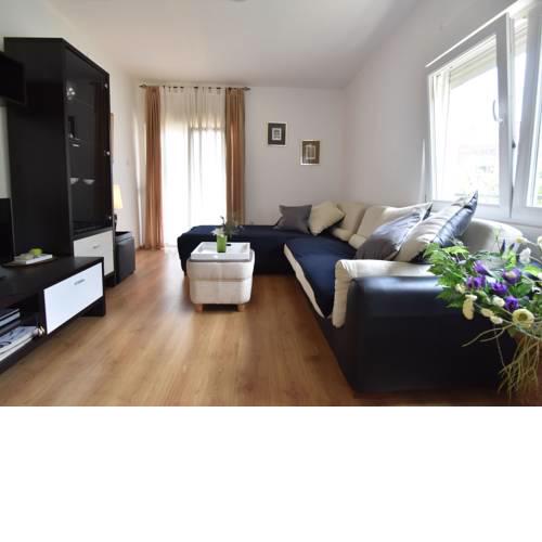 Modern Apartment in Knin with Garden
