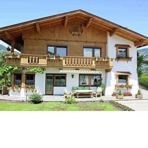 Modern Apartment in Uderns near Ski Area