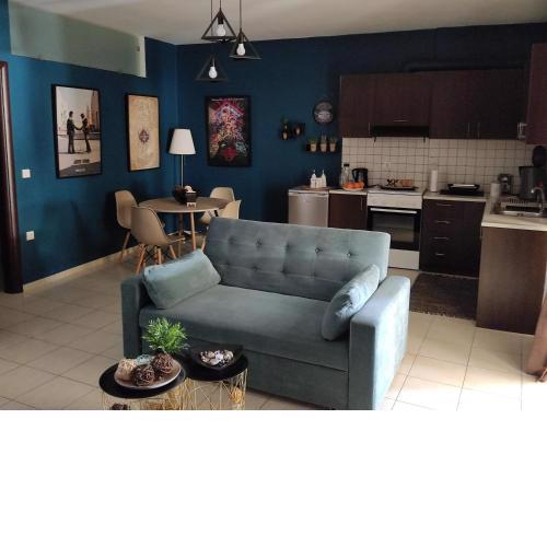 Modern apartment near airport, port & beach