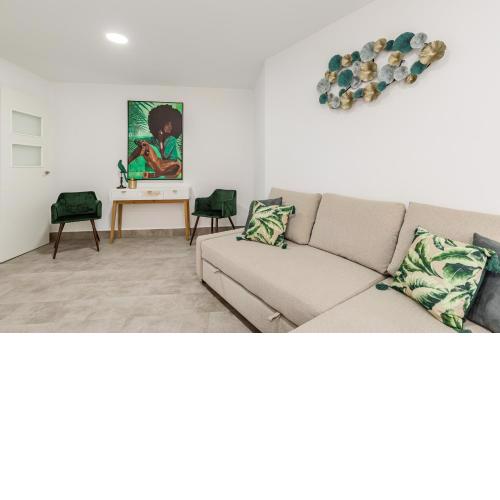 Modern Apartment Steps from the Beach