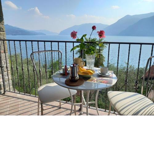 Modern Apartment with Balcony in Vello Italy