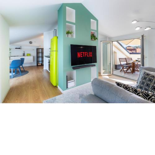 Modern Apartment with double terrace and parking