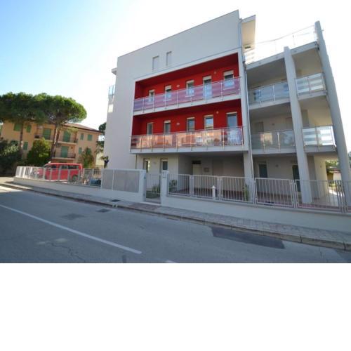 Modern apartment with private garden in Rosolina Mare by Beahost Rentals