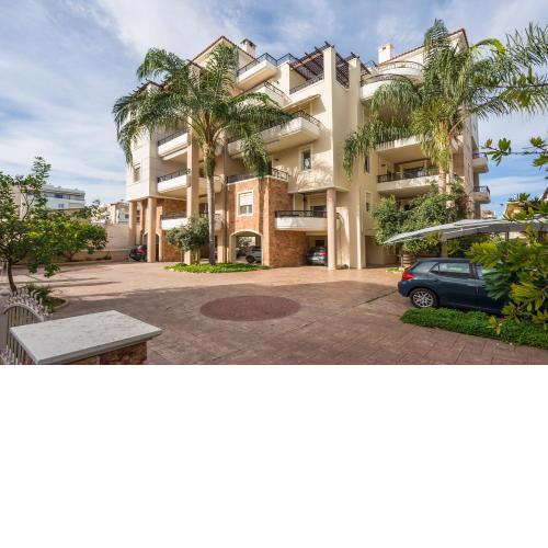 Modern Apt with Mountain View, Palm Yard, Near the Sea