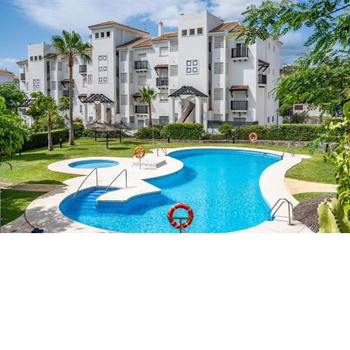 Modern apt with sea views, two poolareas, close to parks & beaches Manilva
