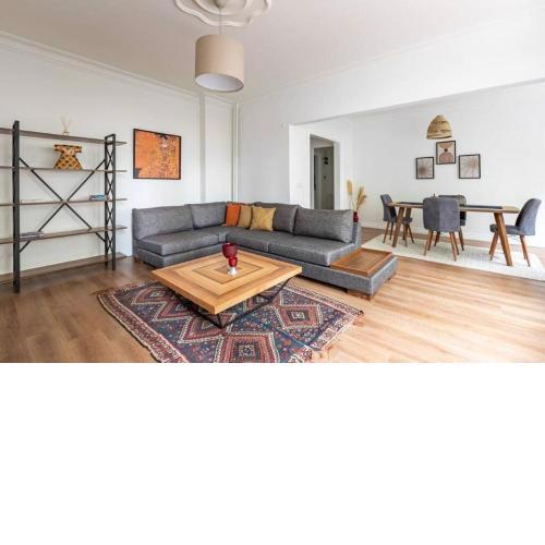 Modern Bright 2bd15bath Central City Home! #283