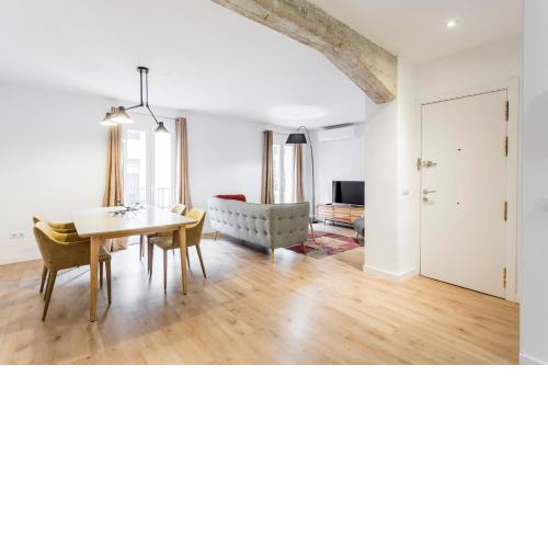 Modern & Chic 2BR/2BA apartment in trendy Chueca