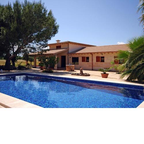 Modern country house with pool and mountain views 2 km from the sea