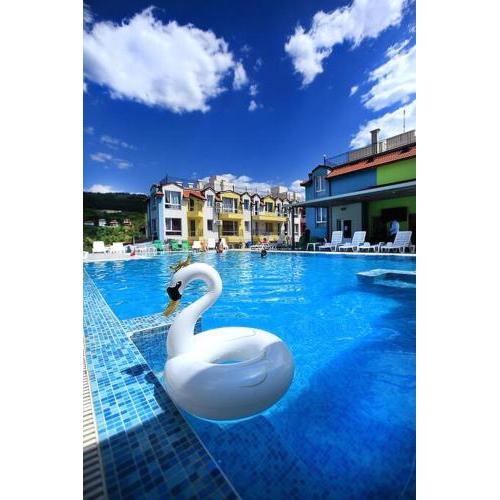 Modern DeLux Apartments in Flowers&Pool Private Complex