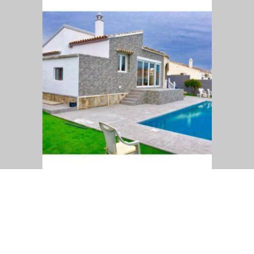 Modern Detached 2 Bed 2 Bath Villa with private pool close to all amenities