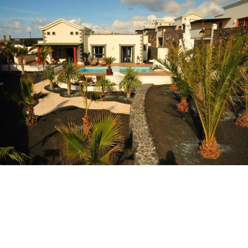 Modern eingerichtetes Ferienhaus mit Pool im Garten an der Südküste von Lanzarote