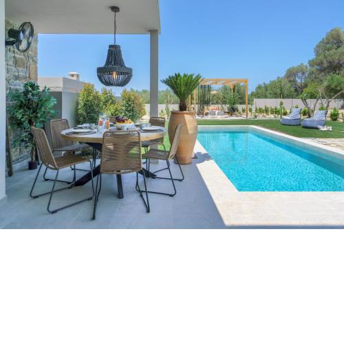 Modern Family Villa Leba with Private Pool & BBQ