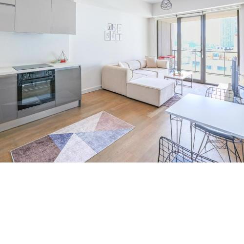 Modern Flat in Kağithane with Balcony