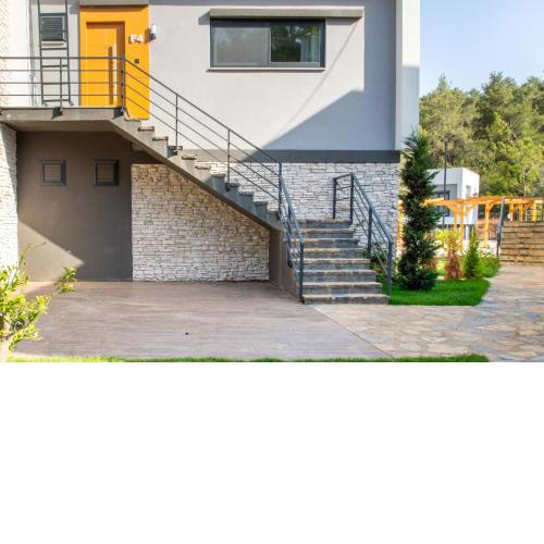Modern Flat w Garden 5 min to Beach in Milas
