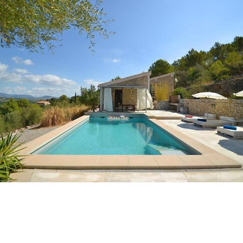 Modern furnished house with private pool and view over the mountains