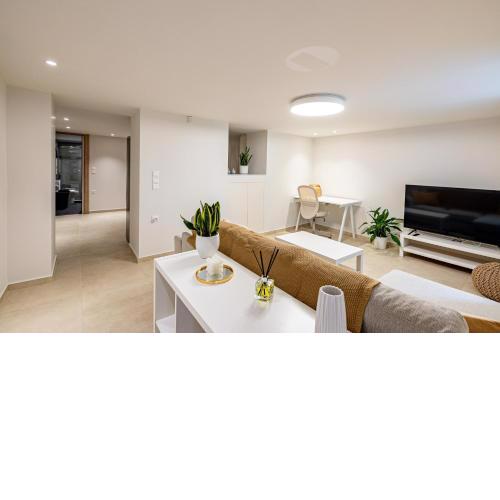 Modern ground floor apt near the park