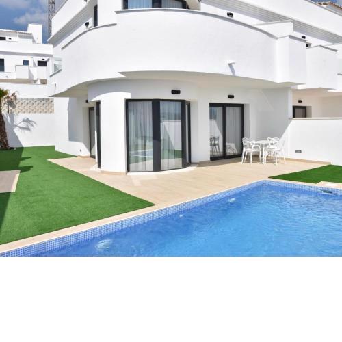 Modern holiday home in Finestrat with sea views