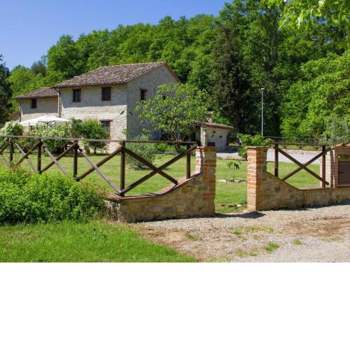Modern Holiday Home in Pietrafitta Umbria with Garden