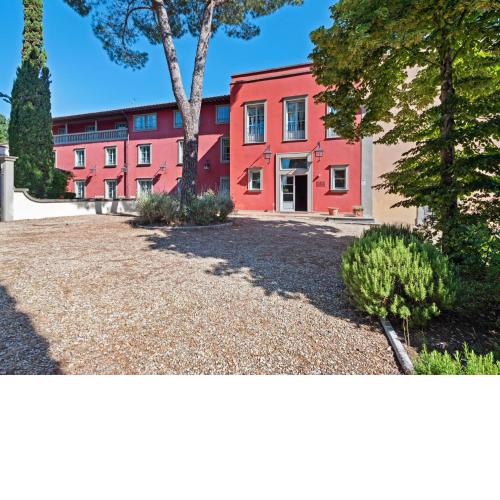 Modern Holiday Home in Rignano sull'Arno with Swimming Pool