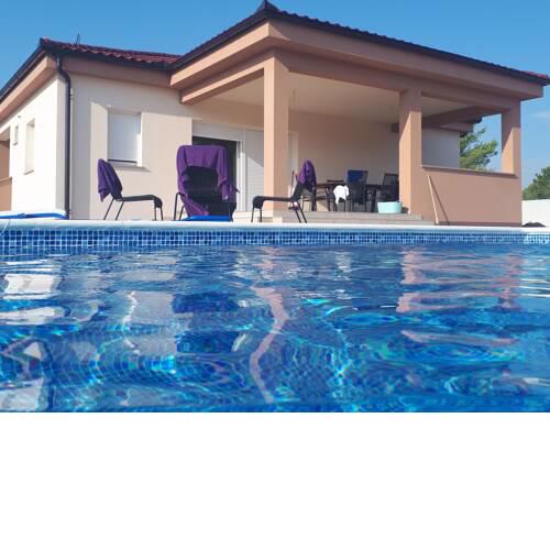 Modern Holiday Home in Zaton with Private Swimming Pool