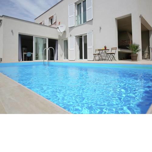 Modern Holiday Home with Private Pool near Sea in Jasenice