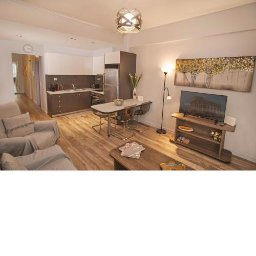 Modern Hospitality- apt near Children's Hospital