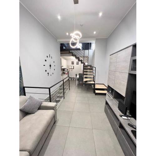 Modern Loft Center of Turin + Jacuzzi [ 30m metro]