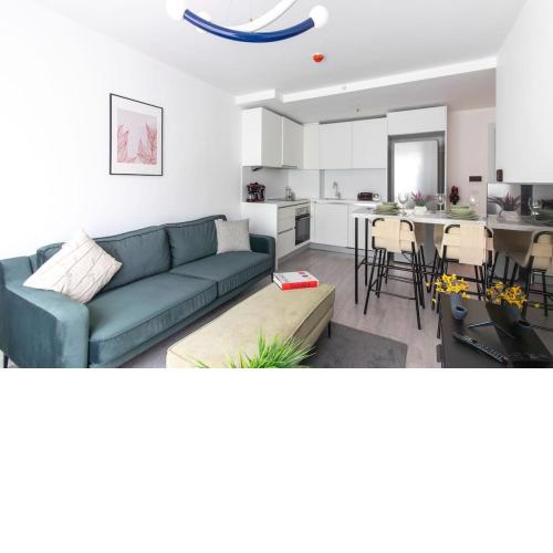 Modern Luminous 2 BR Flat w Gym #85