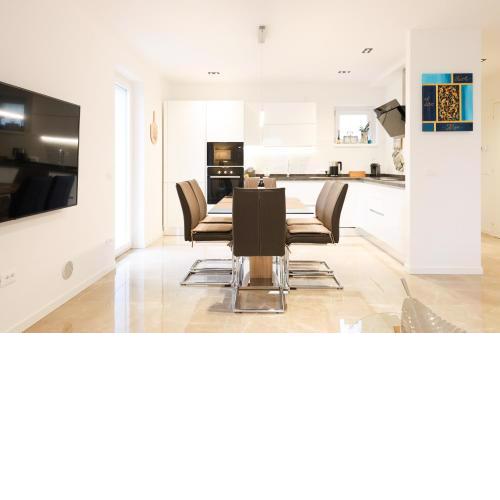 Modern luxury Villa with private Garden and BBQ