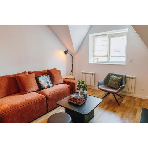 Modern Mezzanine Apt at Jecna st