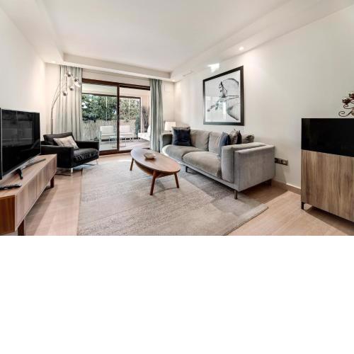 Modern & Peaceful 2BR APT w/Parking - Medina Banus