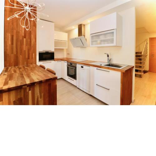 Modern penthouse apartment – 1 min from the beach