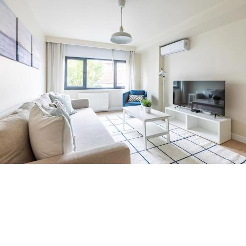 Modern Prime Location 1bed Bright Home! #243