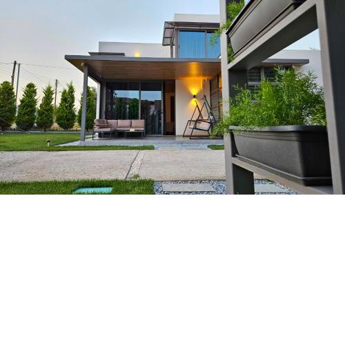 Modern Steel & Glass Smart house with home cinema