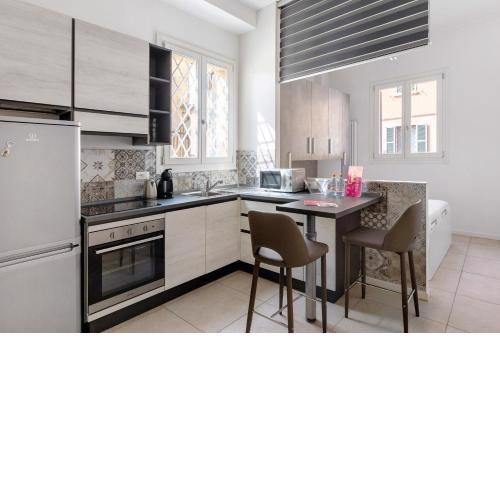 Modern studio in Borgo Panigale by Wonderful Italy