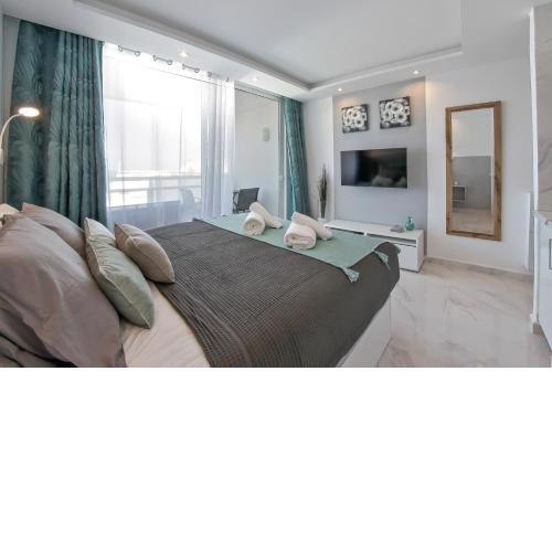 Modern Studio with a Sea View and Pool Access Ponderosa 801